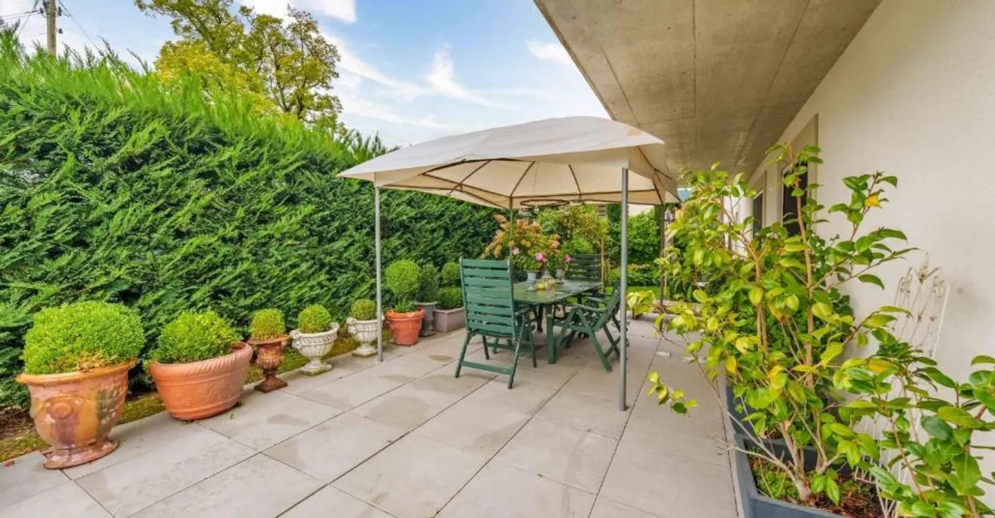 Charming Apartment with Garden - Photo 1 of 10