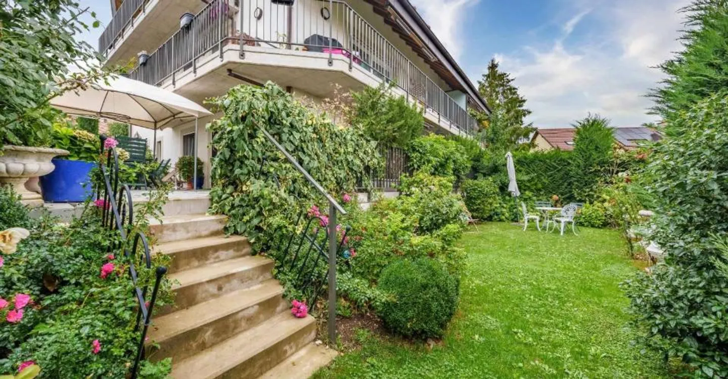 Charming Apartment with Garden - Photo 4 of 10