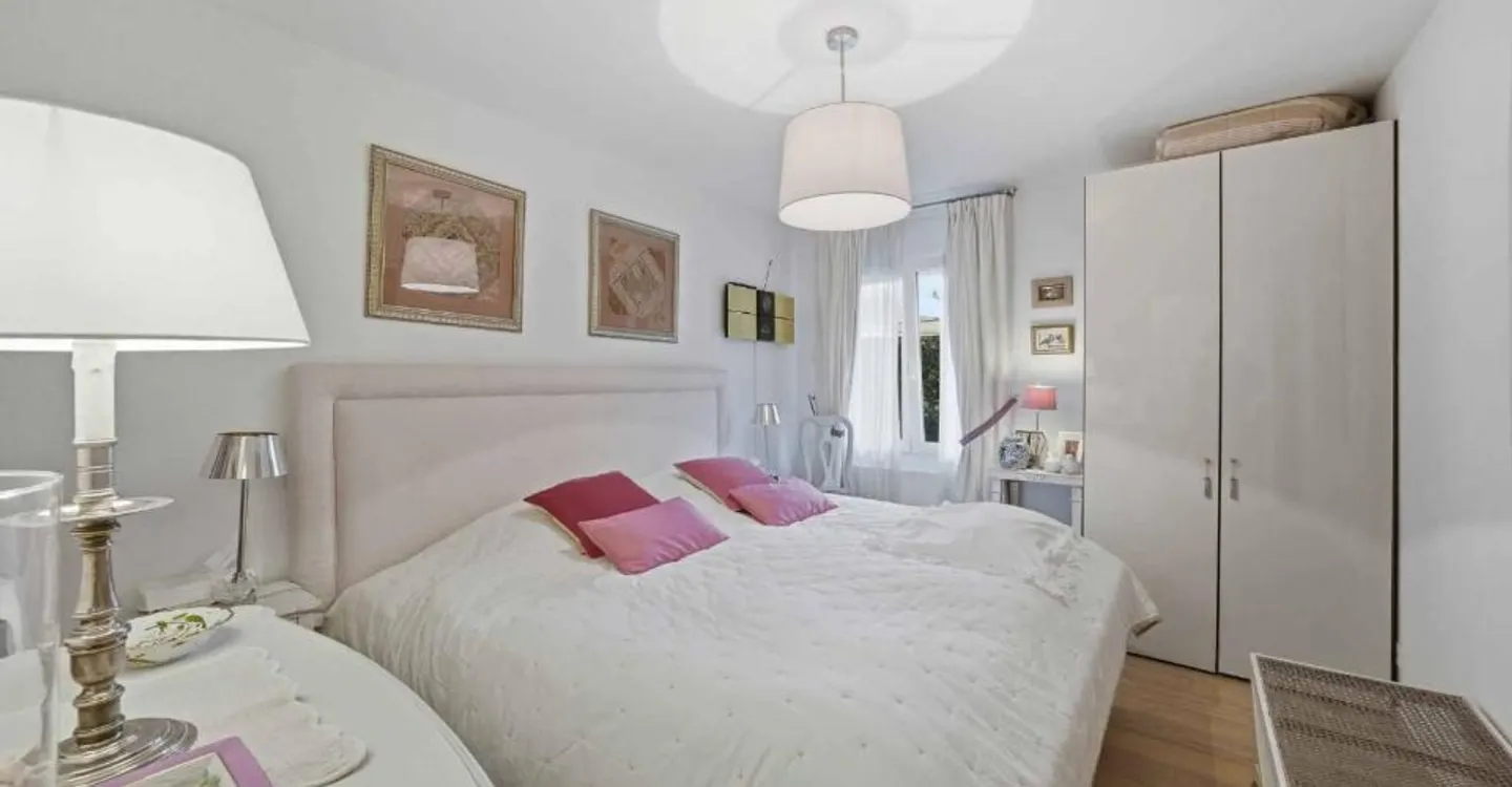 Charming Apartment with Garden - Photo 8 of 10