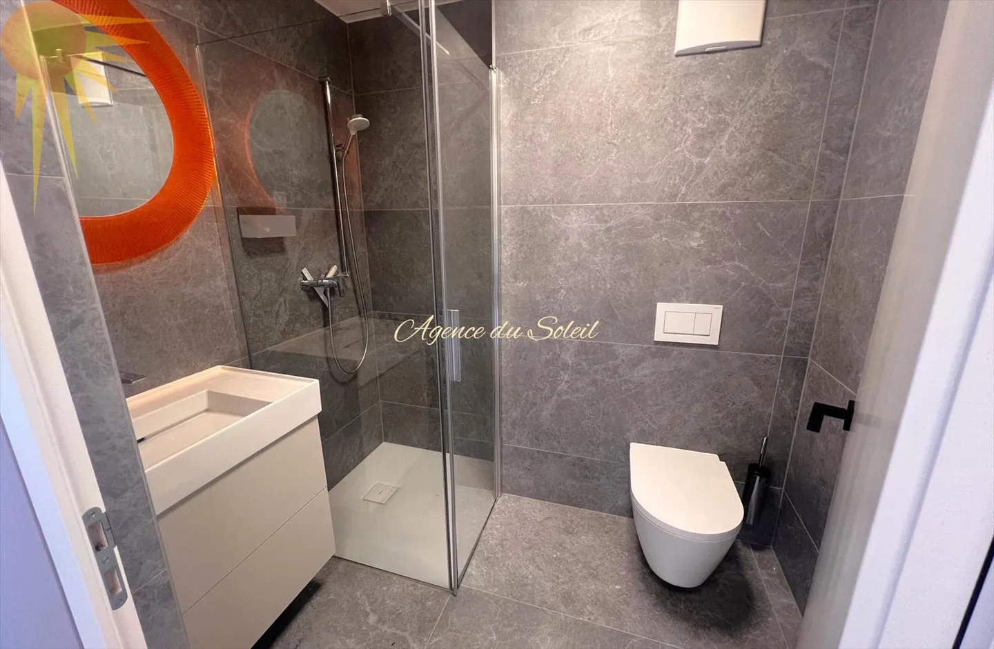 Für das ganze Jahr zu vermieten, diese superbe 3.5 Zimmer moderne Wohnung im Herzen von Montana! - Foto 10 von 13