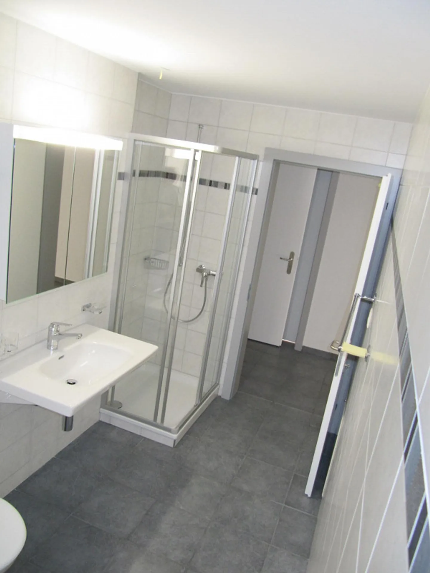Moderno appartamento di 4.0 stanze con terrazza soleggiata - Foto 6 di 7