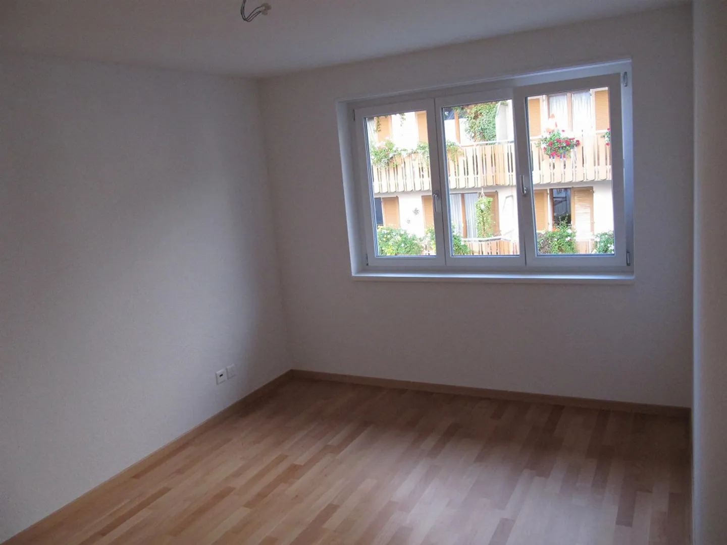Moderno appartamento di 4.0 stanze con terrazza soleggiata - Foto 4 di 7