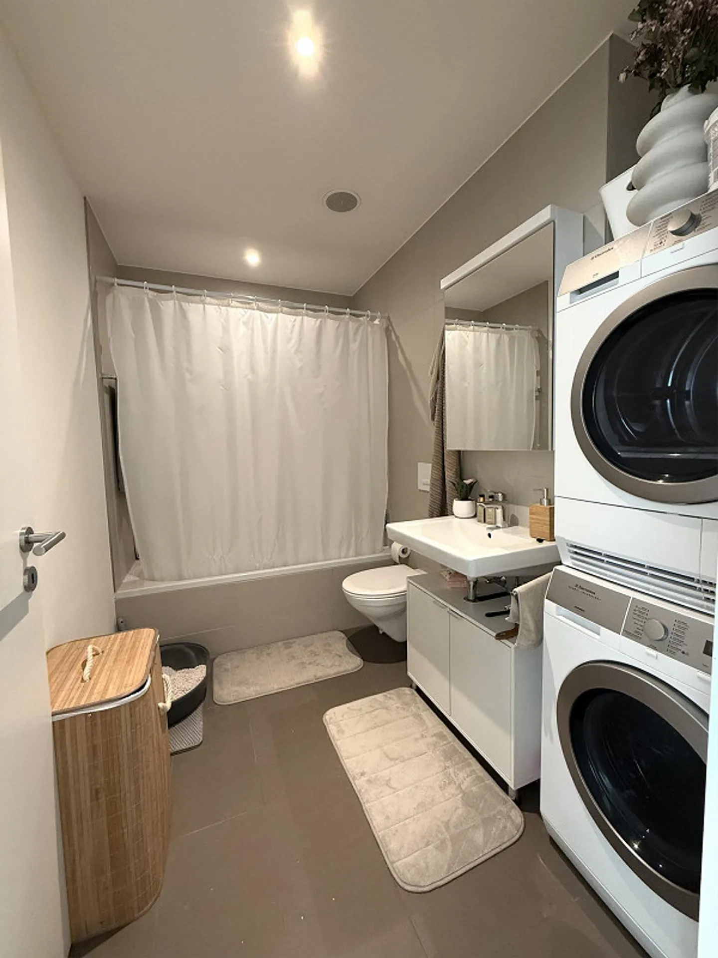 Moderno appartamento di 2,5 stanze con balcone a Emmen - Foto 4 di 7