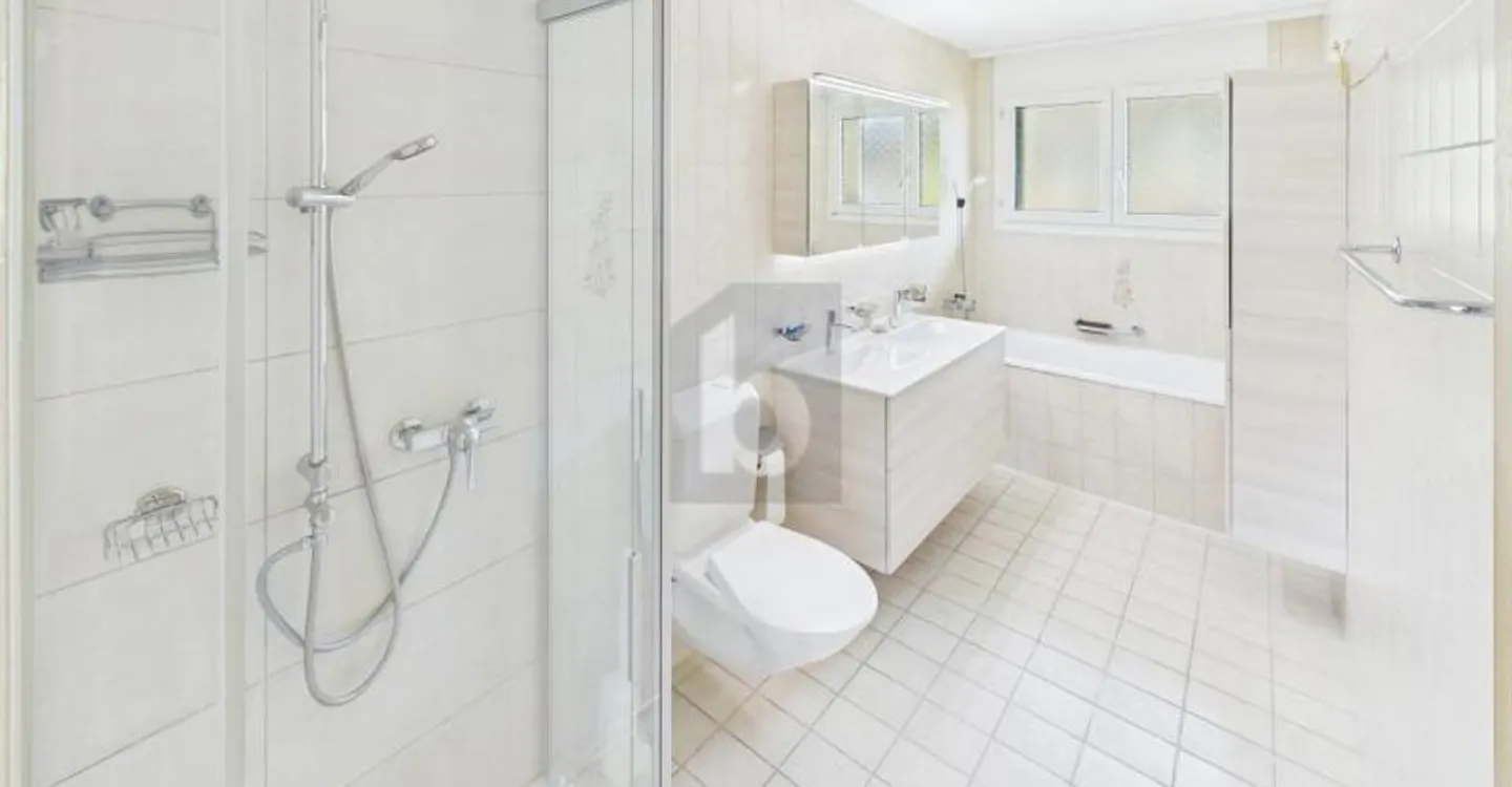 NEU RENOVIERT, GROSSZÜGIG UND MIT AUSSICHT - Photo 4 sur 6