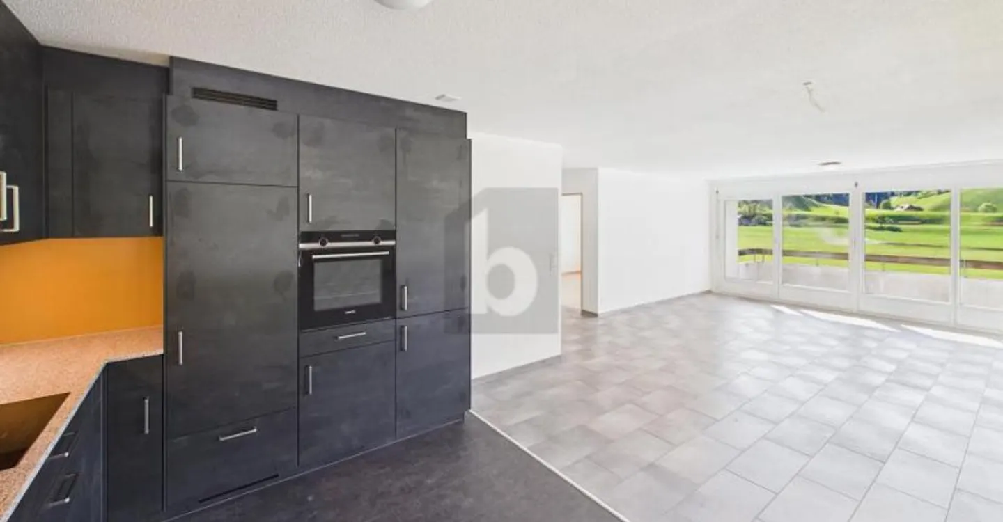 NEU RENOVIERT, GROSSZÜGIG UND MIT AUSSICHT - Photo 2 sur 6