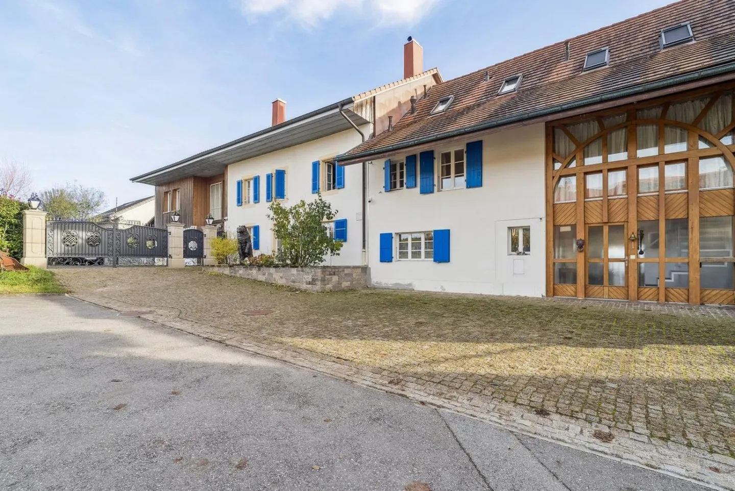 Extraordinary property with lake view in Bellerive - Photo 1 of 13