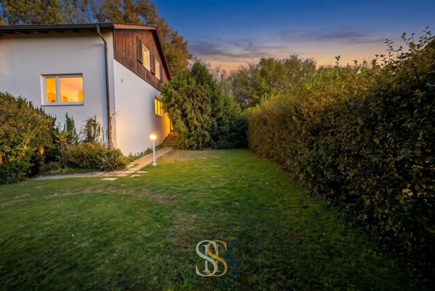 Affascinante casa unifamiliare con vista e grande giardino - Foto 4 di 16