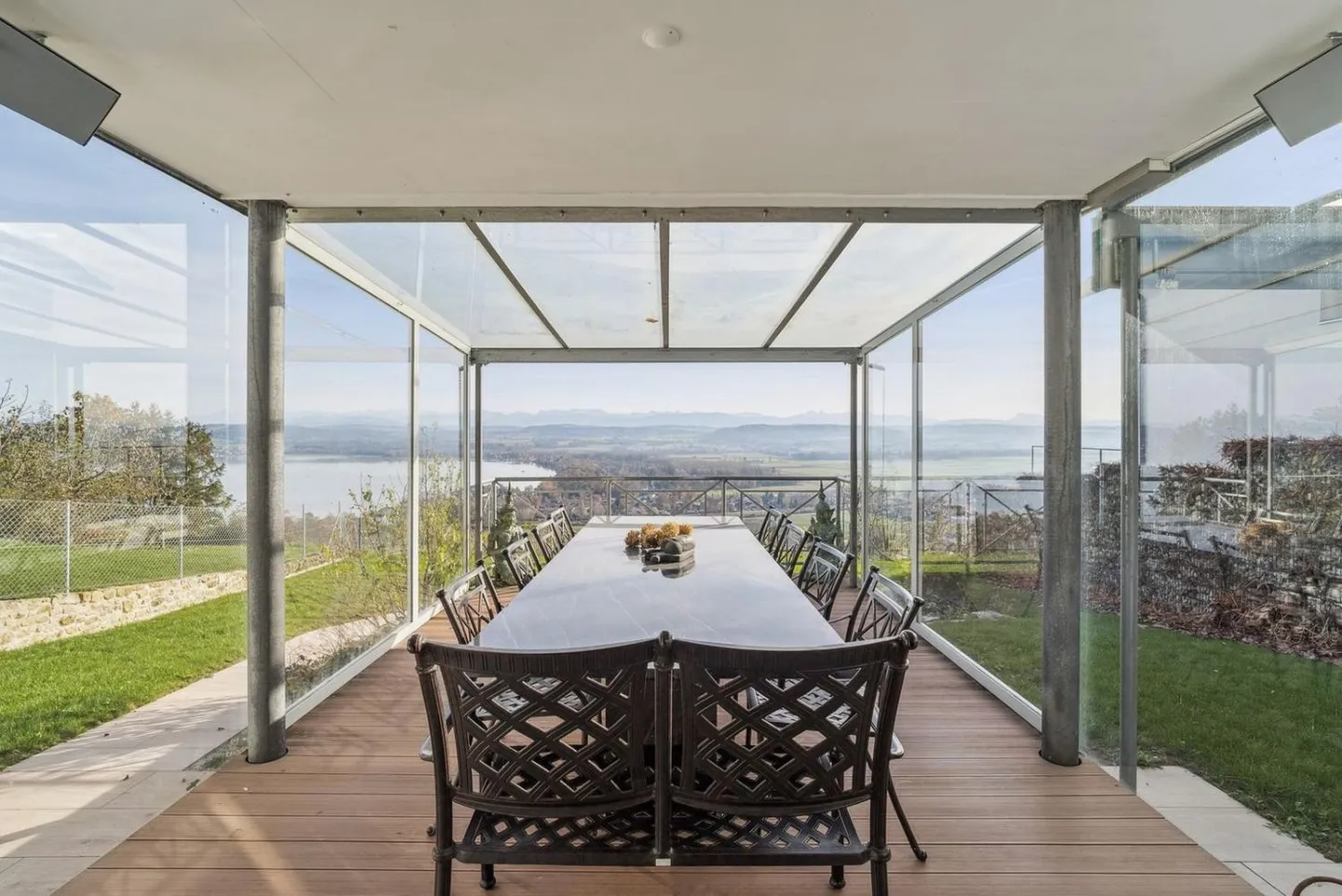 Extraordinary property with lake view in Bellerive - Photo 3 of 13