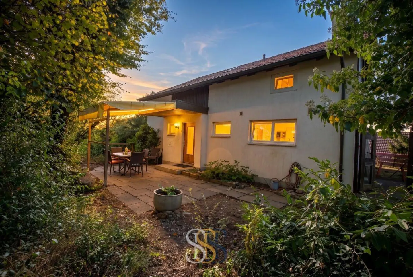 Affascinante casa unifamiliare con vista e grande giardino - Foto 5 di 16