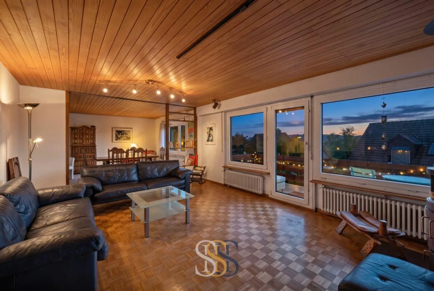 Affascinante casa unifamiliare con vista e grande giardino - Foto 8 di 16