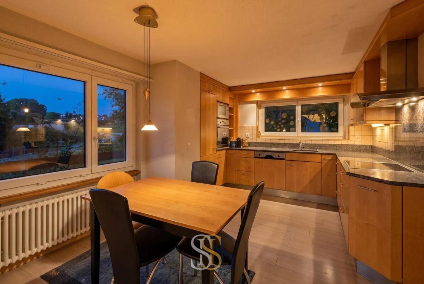 Affascinante casa unifamiliare con vista e grande giardino - Foto 9 di 16