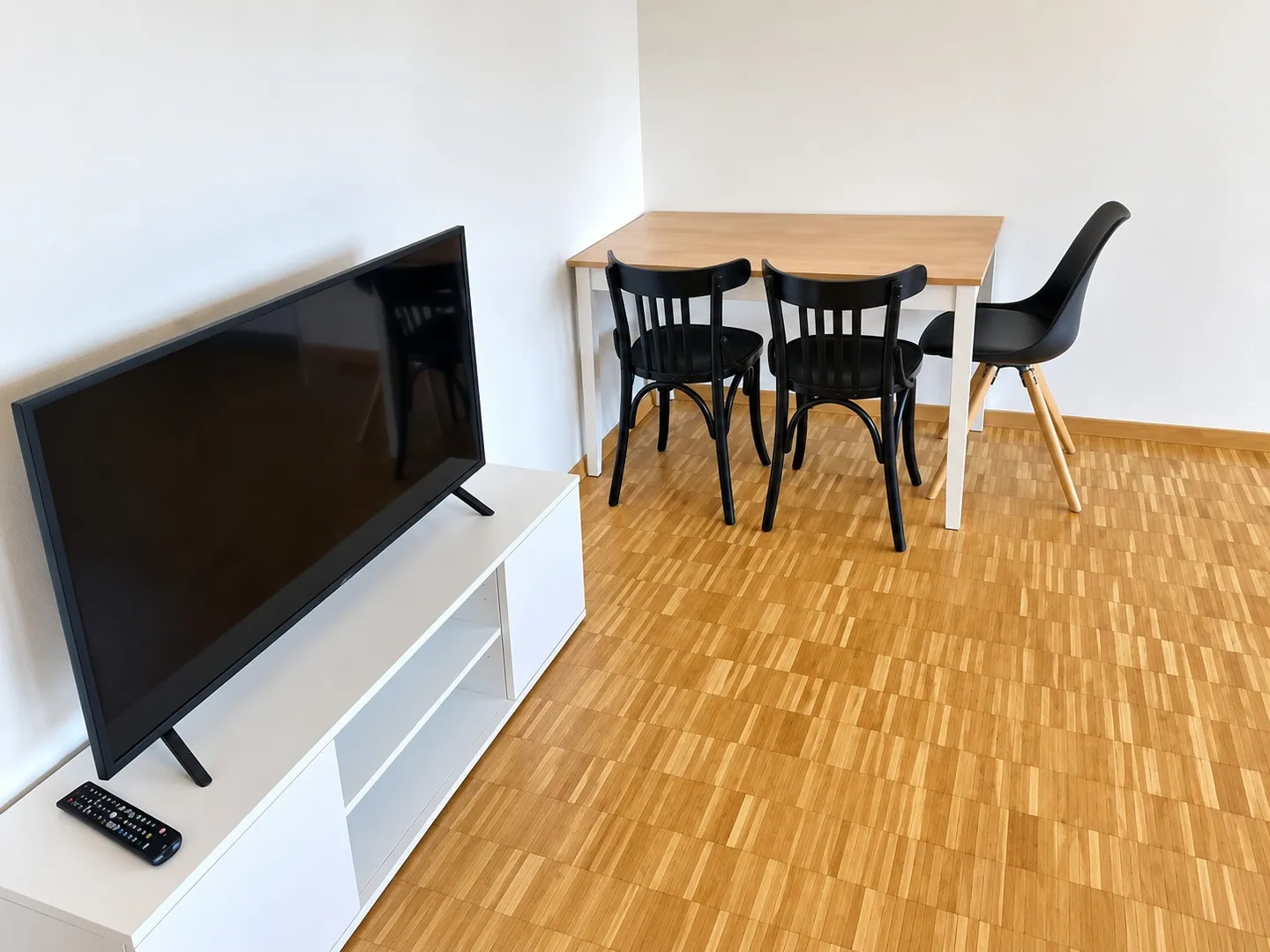 ✨Charmante möblierte 2,5-Zimmer-Wohnung mit Balkon in Dübendorf - Foto 2 von 13