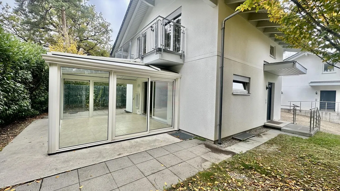 Incantevole casa semi-indipendente di 5 stanze con un bel giardino privato - Foto 2 di 13