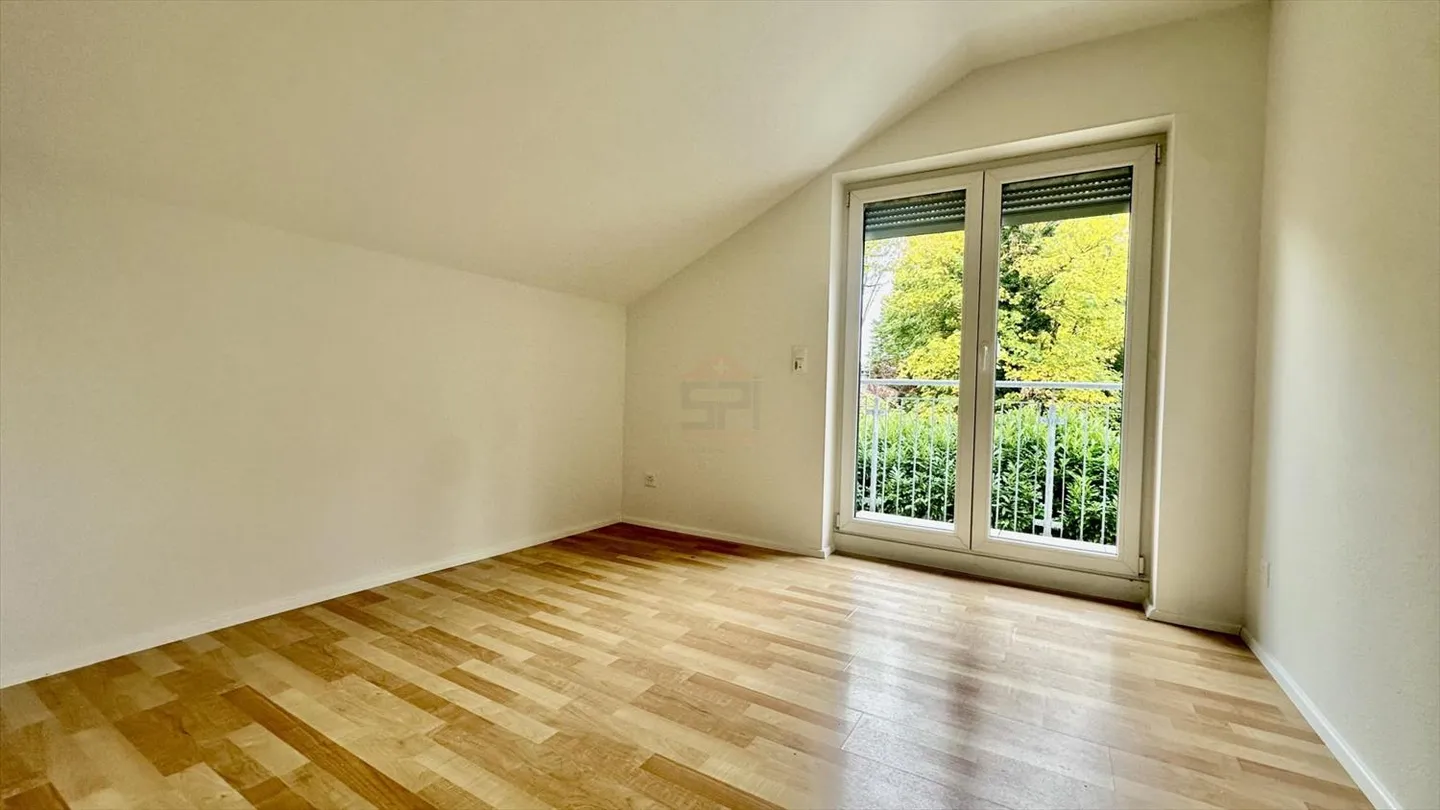Incantevole casa semi-indipendente di 5 stanze con un bel giardino privato - Foto 6 di 13