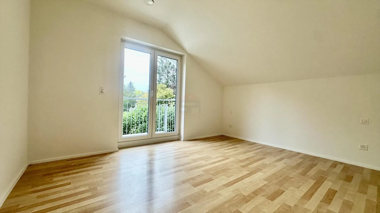 Incantevole casa semi-indipendente di 5 stanze con un bel giardino privato - Foto 7 di 13