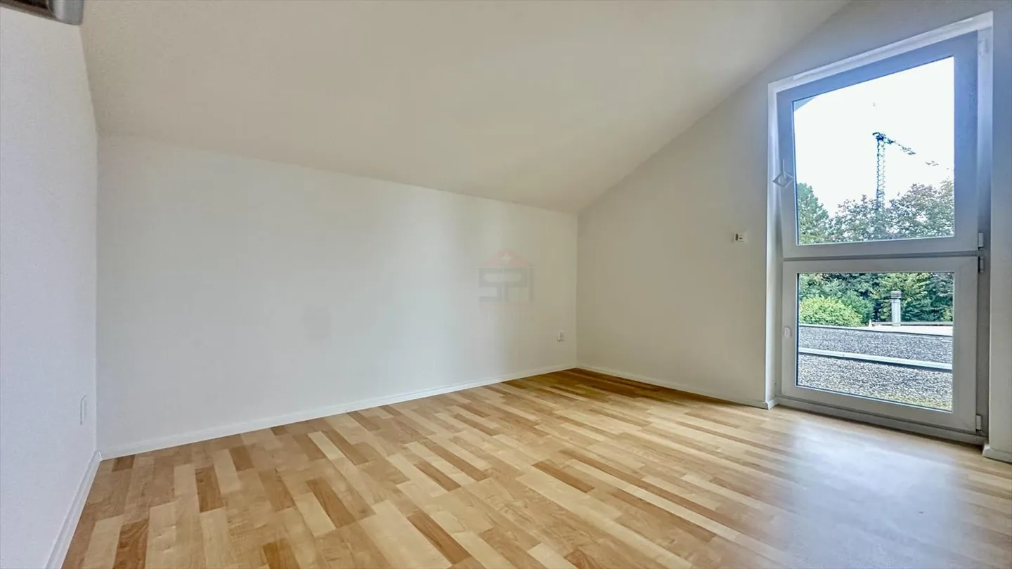 Incantevole casa semi-indipendente di 5 stanze con un bel giardino privato - Foto 8 di 13