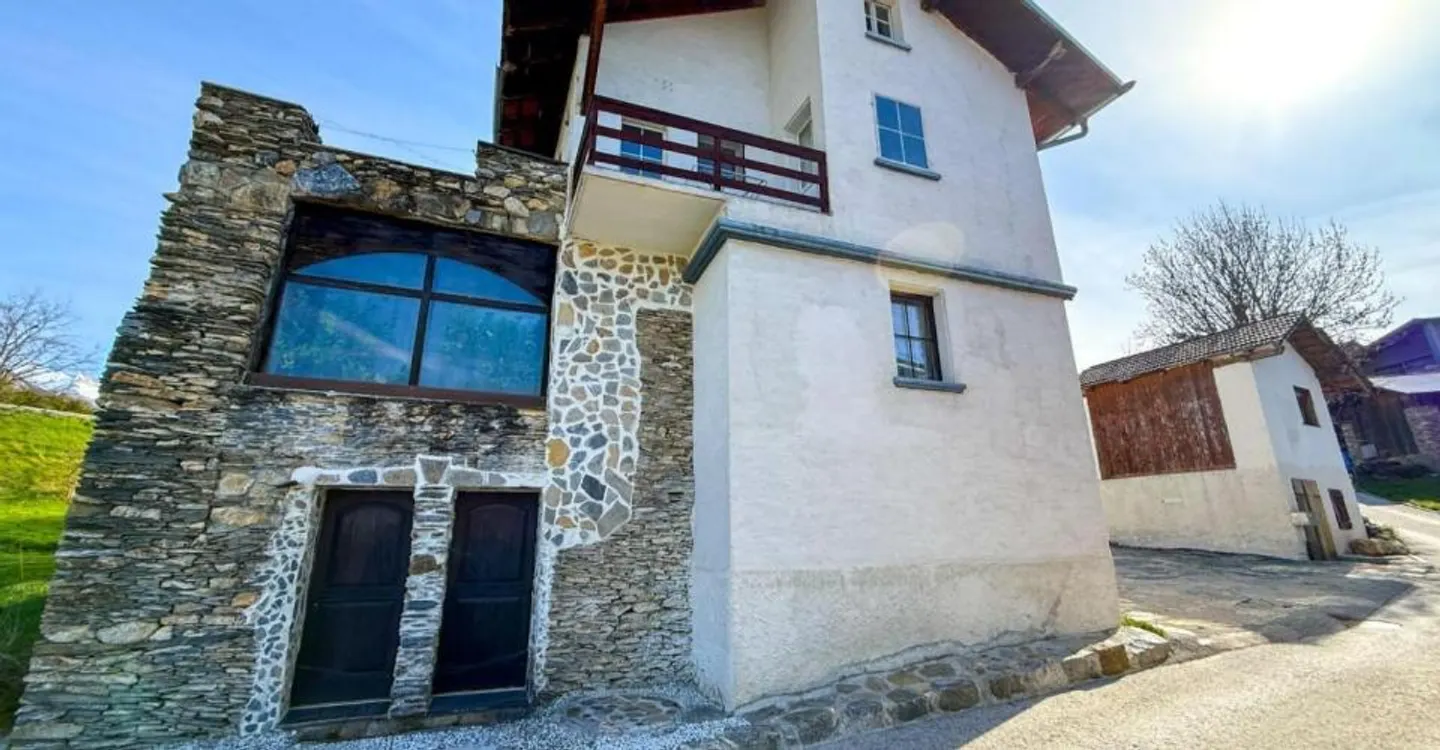 Yield building in Savièse with adjoining barn - Photo 6 of 12