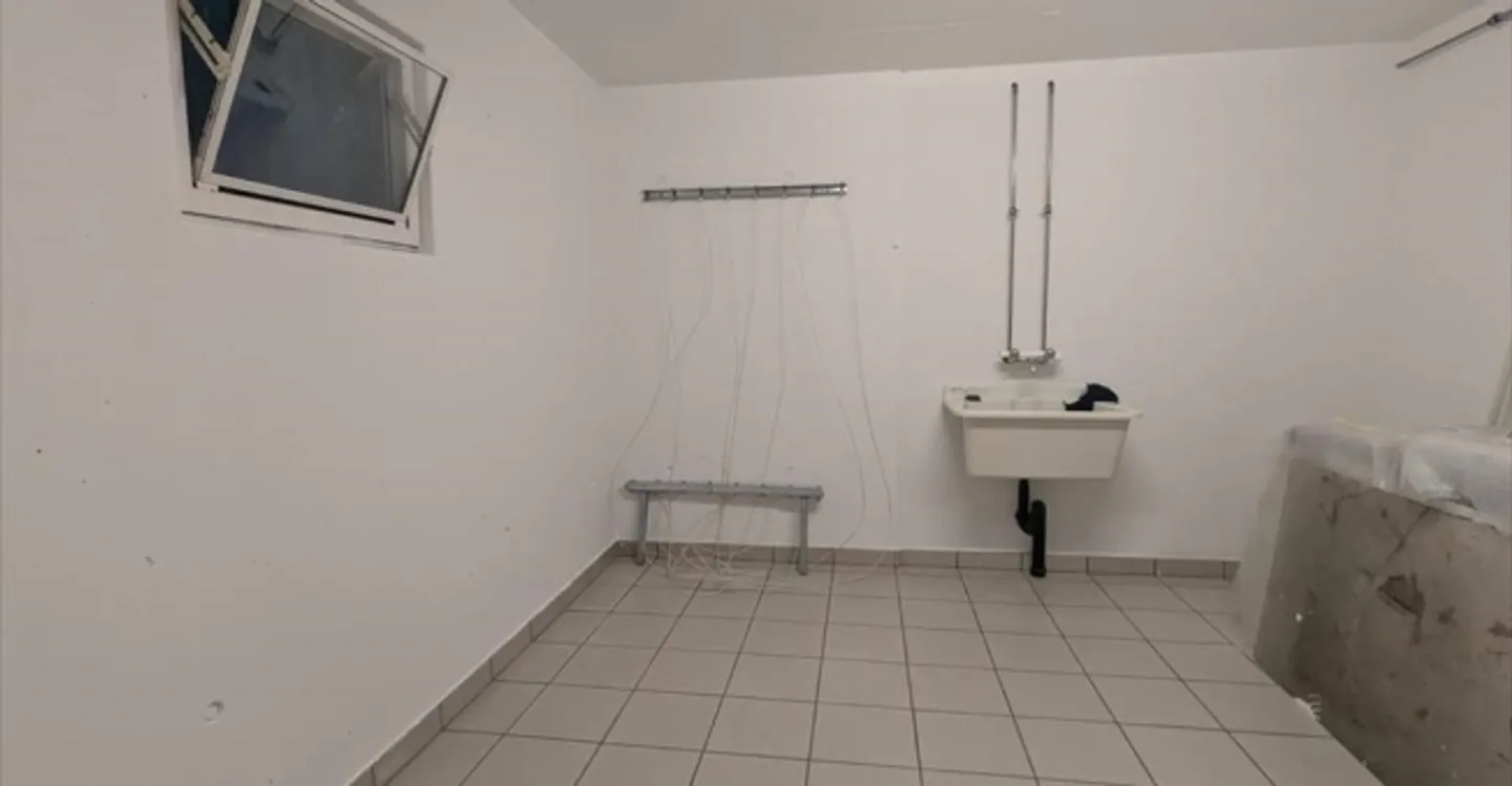 Edificio ad uso misto in affitto - Foto 2 di 6