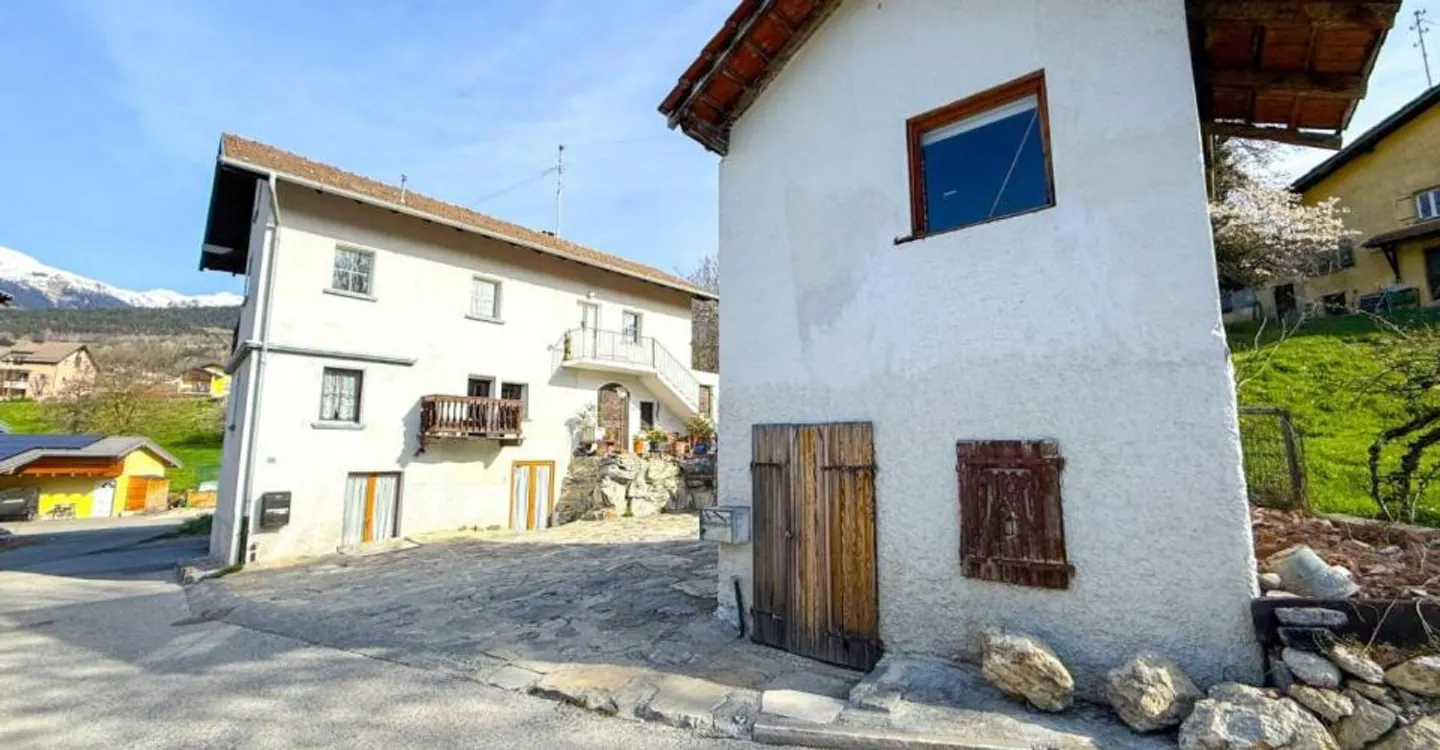 Yield building in Savièse with adjoining barn - Photo 7 of 12