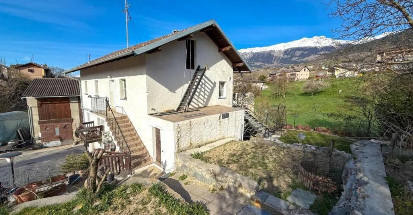 Yield building in Savièse with adjoining barn - Photo 5 of 12