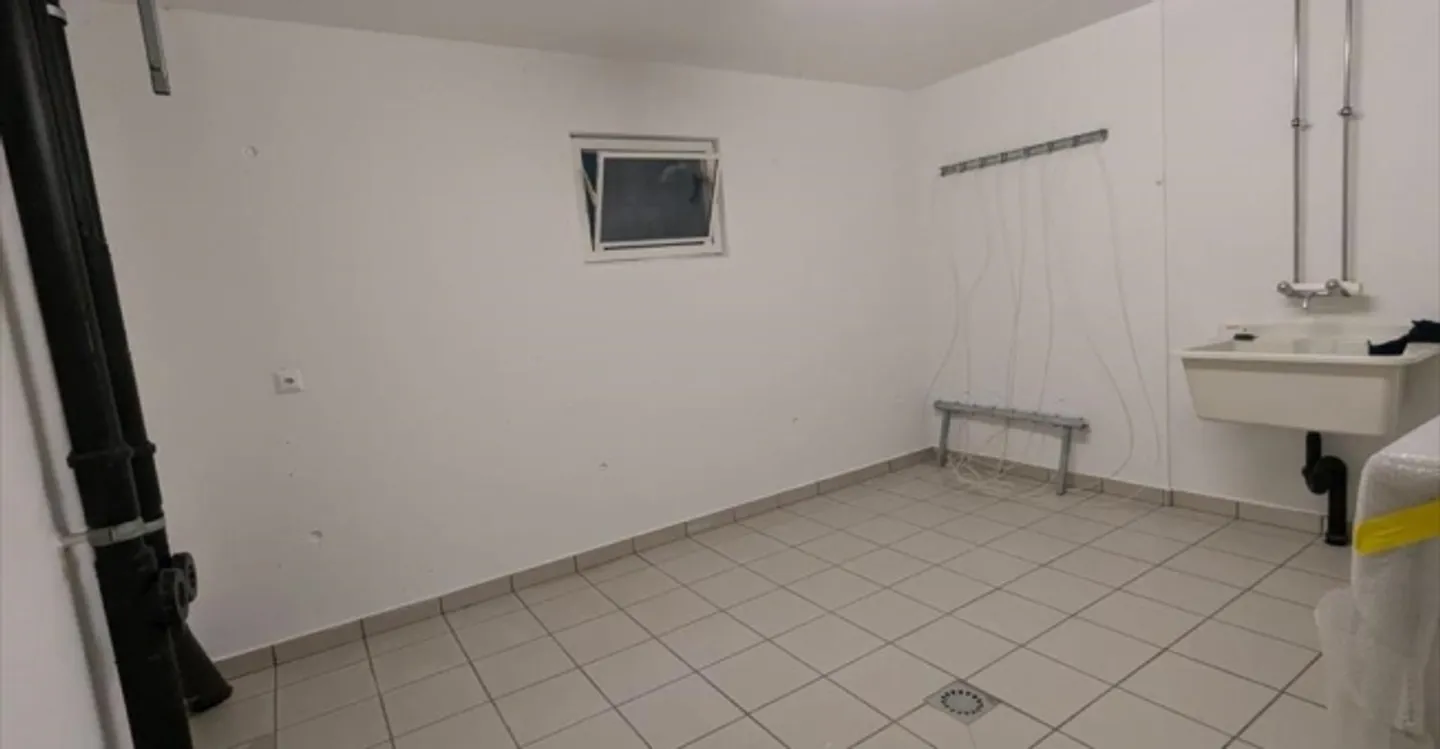 Edificio ad uso misto in affitto - Foto 3 di 6