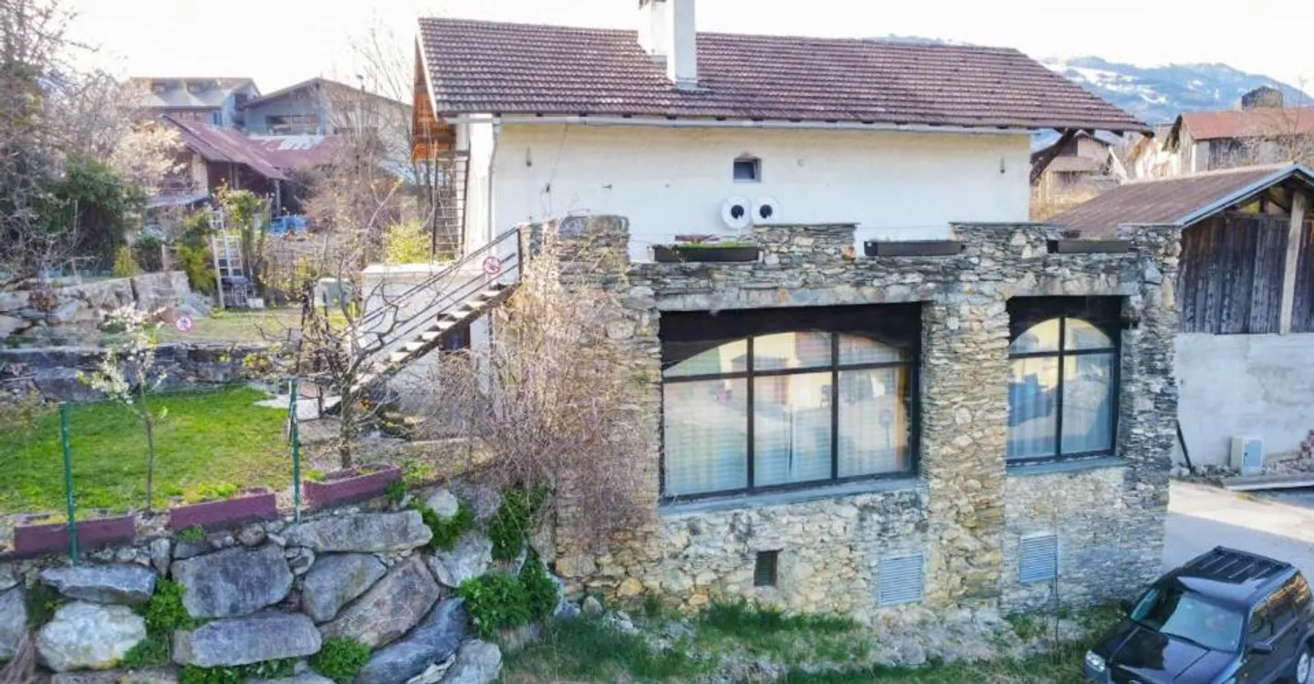 Yield building in Savièse with adjoining barn - Photo 9 of 12