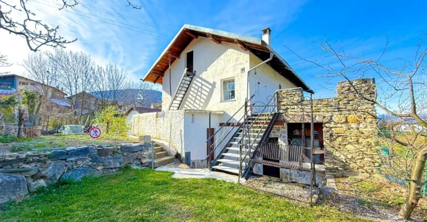 Yield building in Savièse with adjoining barn - Photo 11 of 12