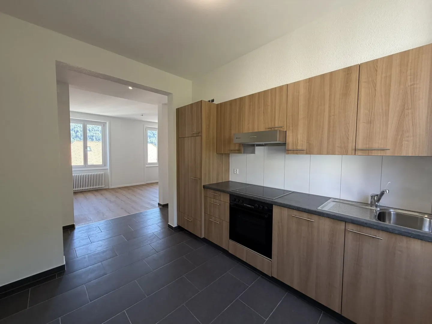 St-Imier, schöne und helle renovierte 4,5-Zimmer-Wohnung im 2. Stock - Foto 3 von 9