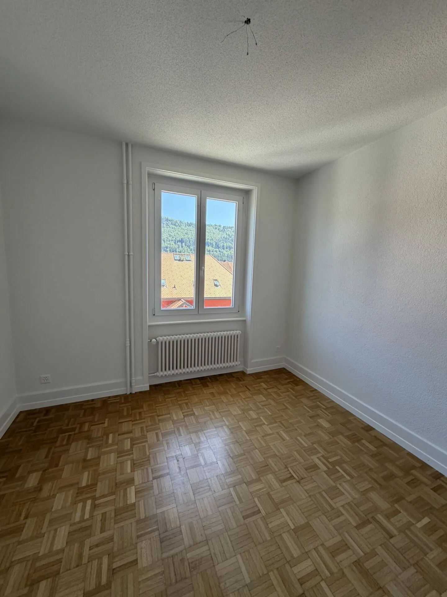St-Imier, schöne und helle renovierte 4,5-Zimmer-Wohnung im 2. Stock - Foto 5 von 9