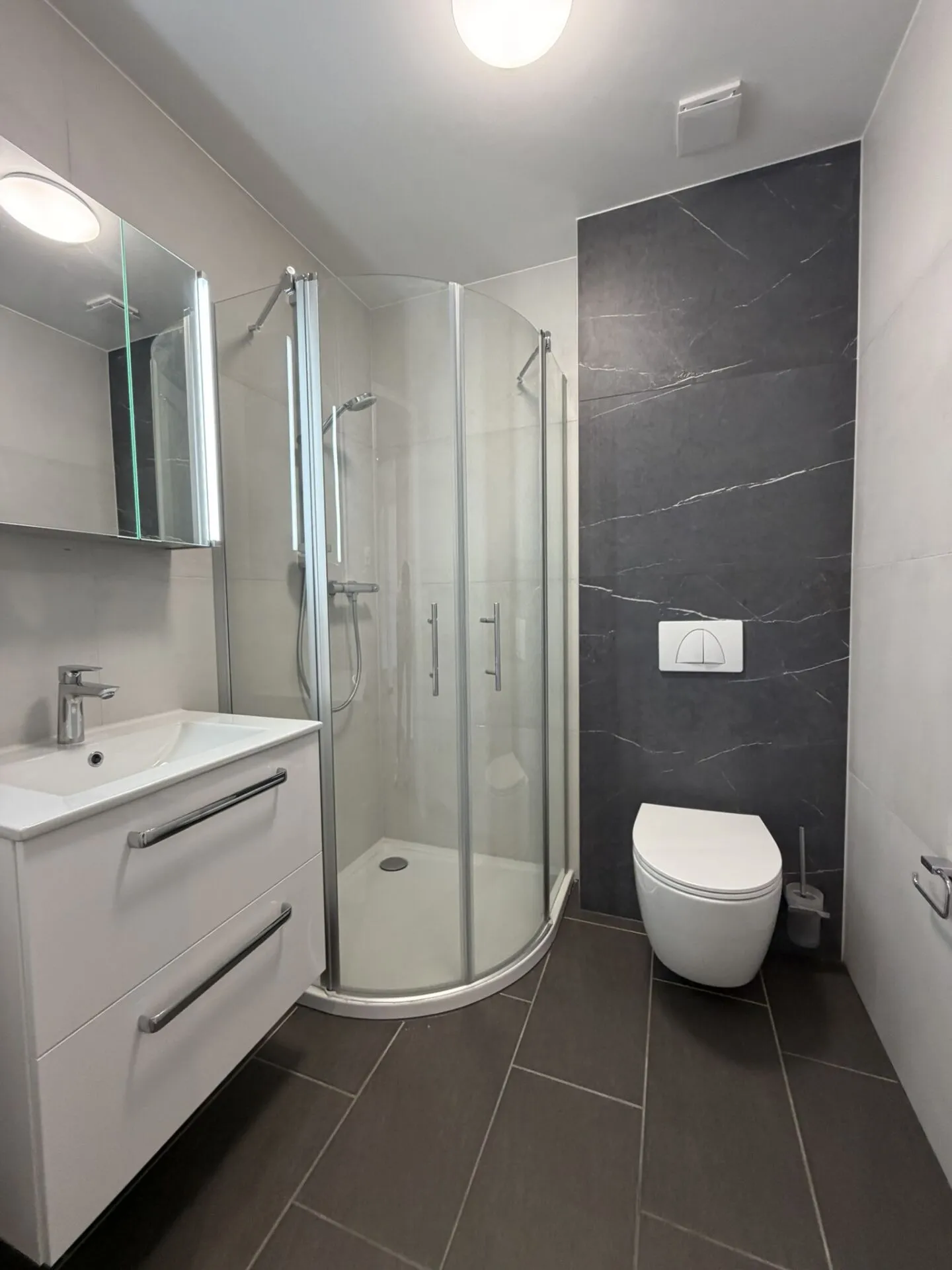 St-Imier, schöne und helle renovierte 4,5-Zimmer-Wohnung im 2. Stock - Foto 6 von 9