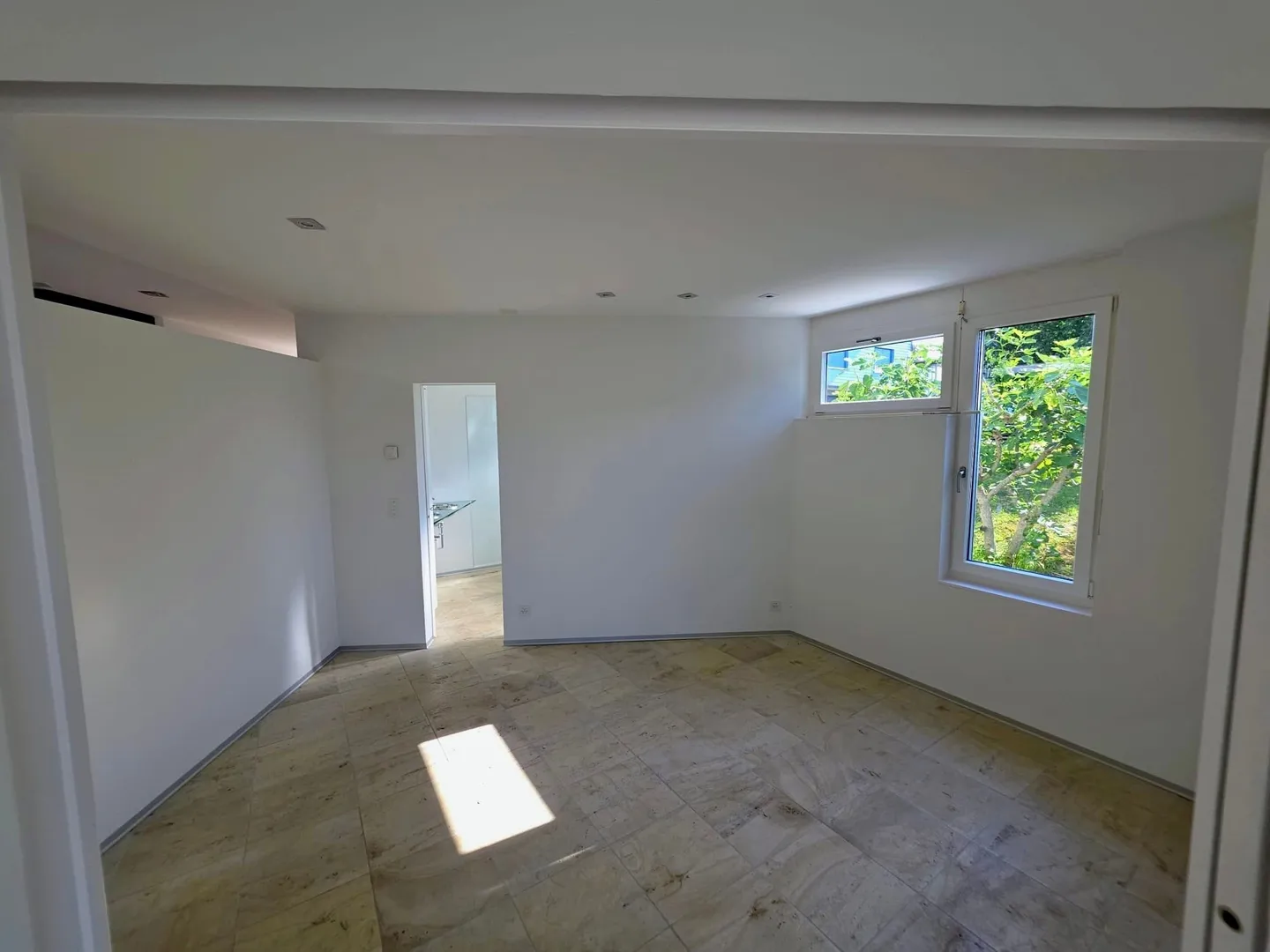 85 m² Sogno Abitativo - Idyllico Appartamento Giardino 2.5 Stanze con Stagno - Foto 7 di 10