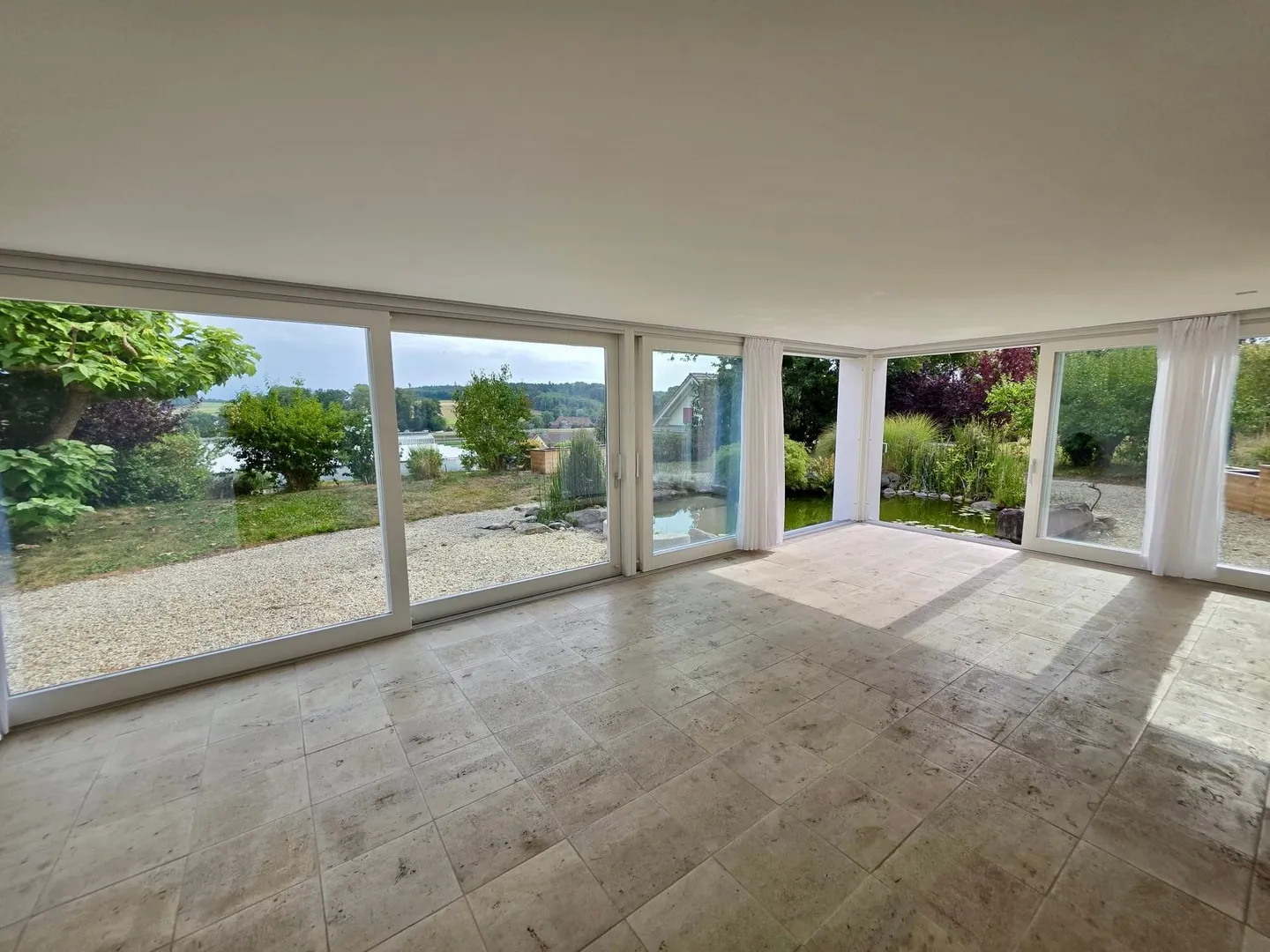 85 m² Sogno Abitativo - Idyllico Appartamento Giardino 2.5 Stanze con Stagno - Foto 3 di 10