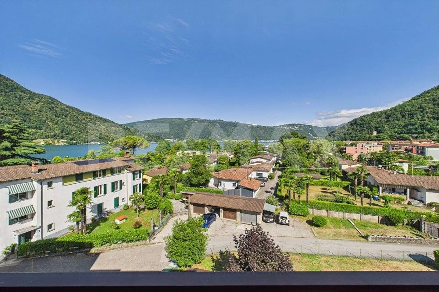 Elegantes Dachgeschoss mit Seeblick und direktem Zugang zum See - Foto 4 von 13