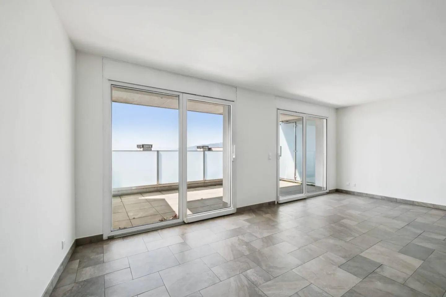 Duplex élégant avec vue panoramique sur le lac Léman - Photo 5 sur 10