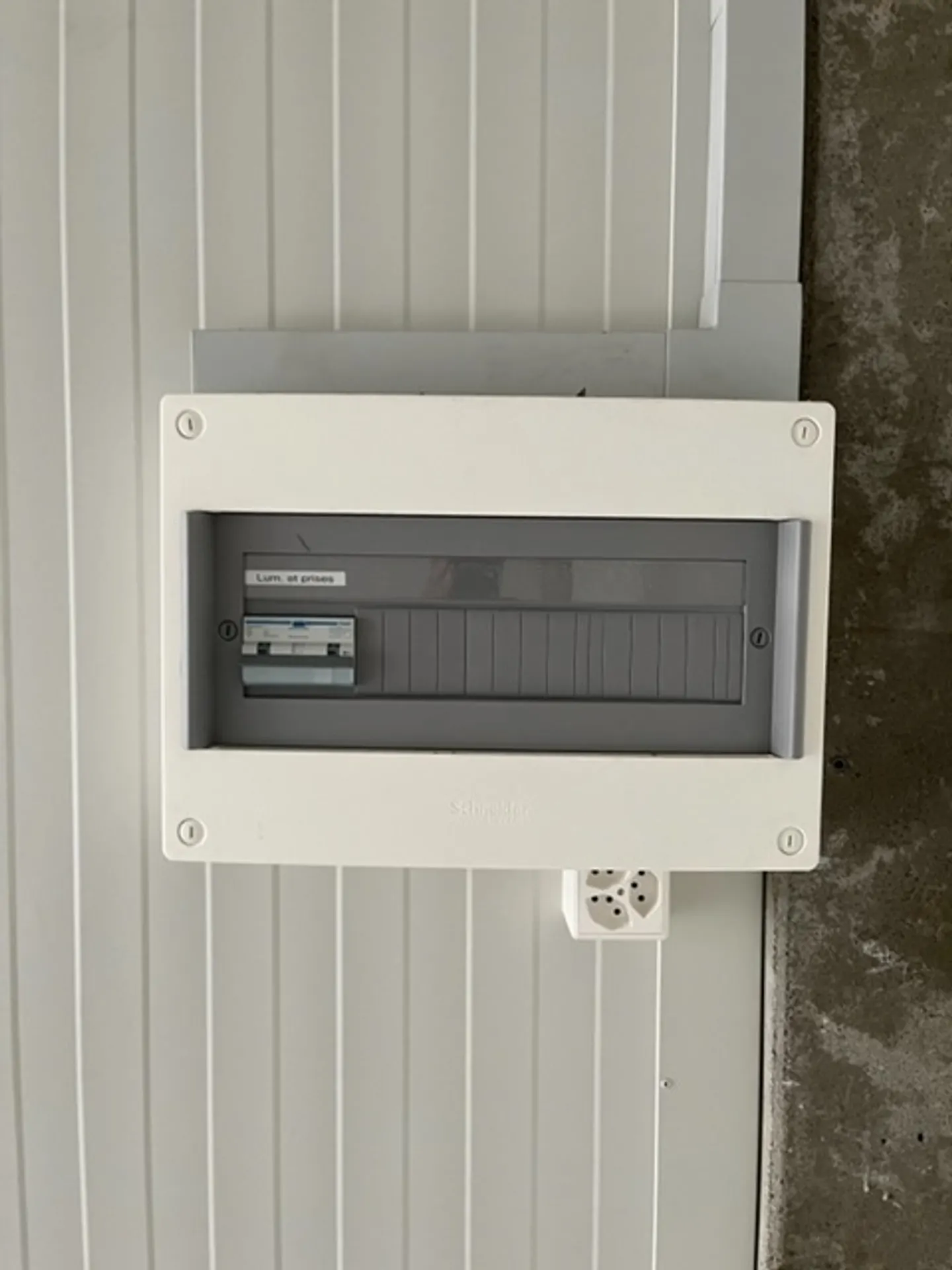 Versatile Garage and Workshop Space - Photo 5 of 5