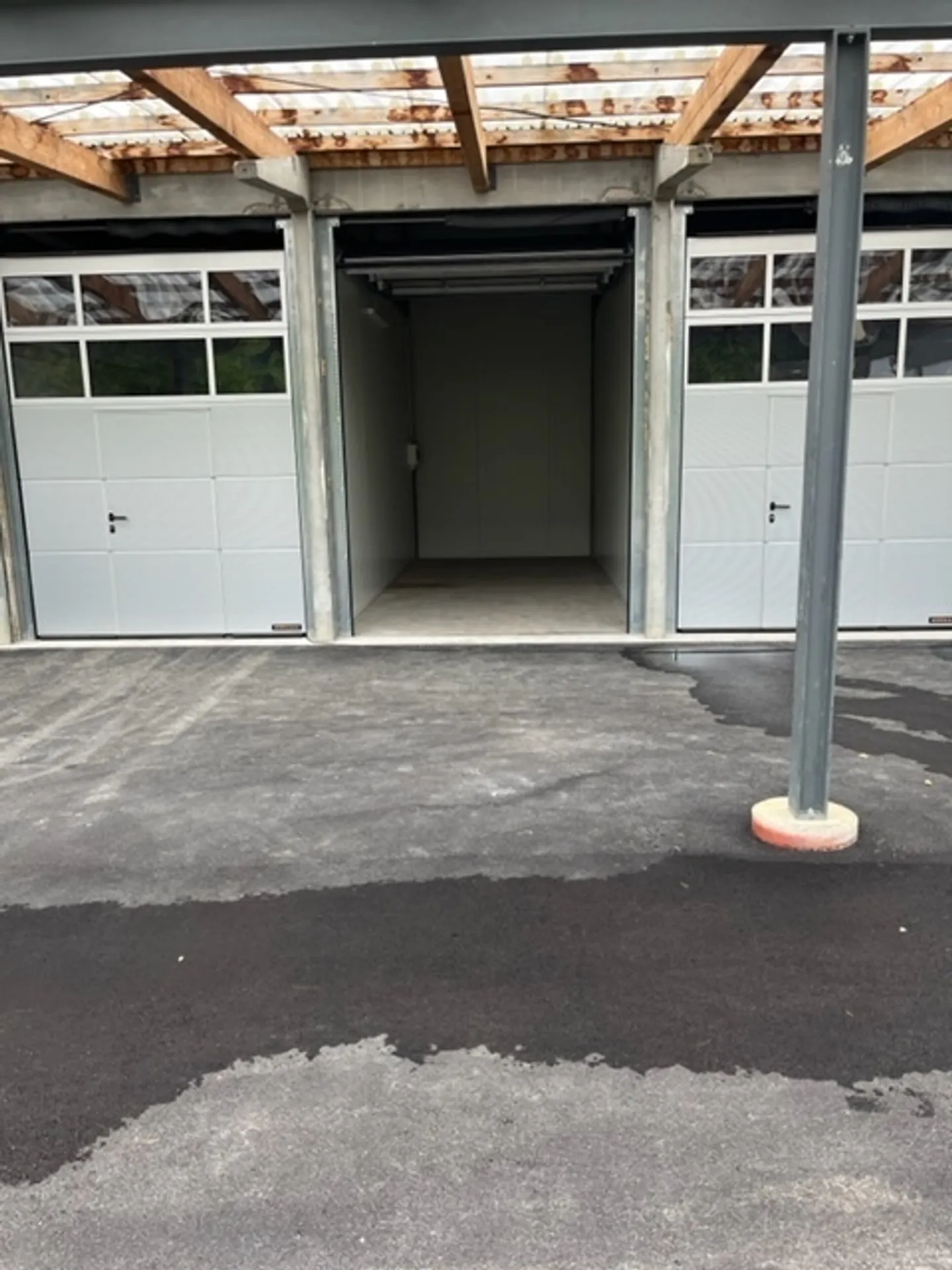Versatile Garage and Workshop Space - Photo 2 of 5