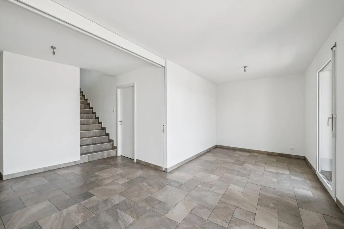 Duplex élégant avec vue panoramique sur le lac Léman - Photo 6 sur 10