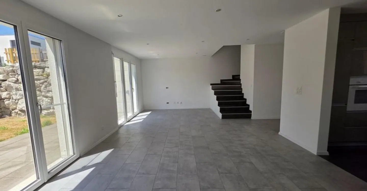 Villa a schiera di 5,5 stanze a Romont - Foto 3 di 12