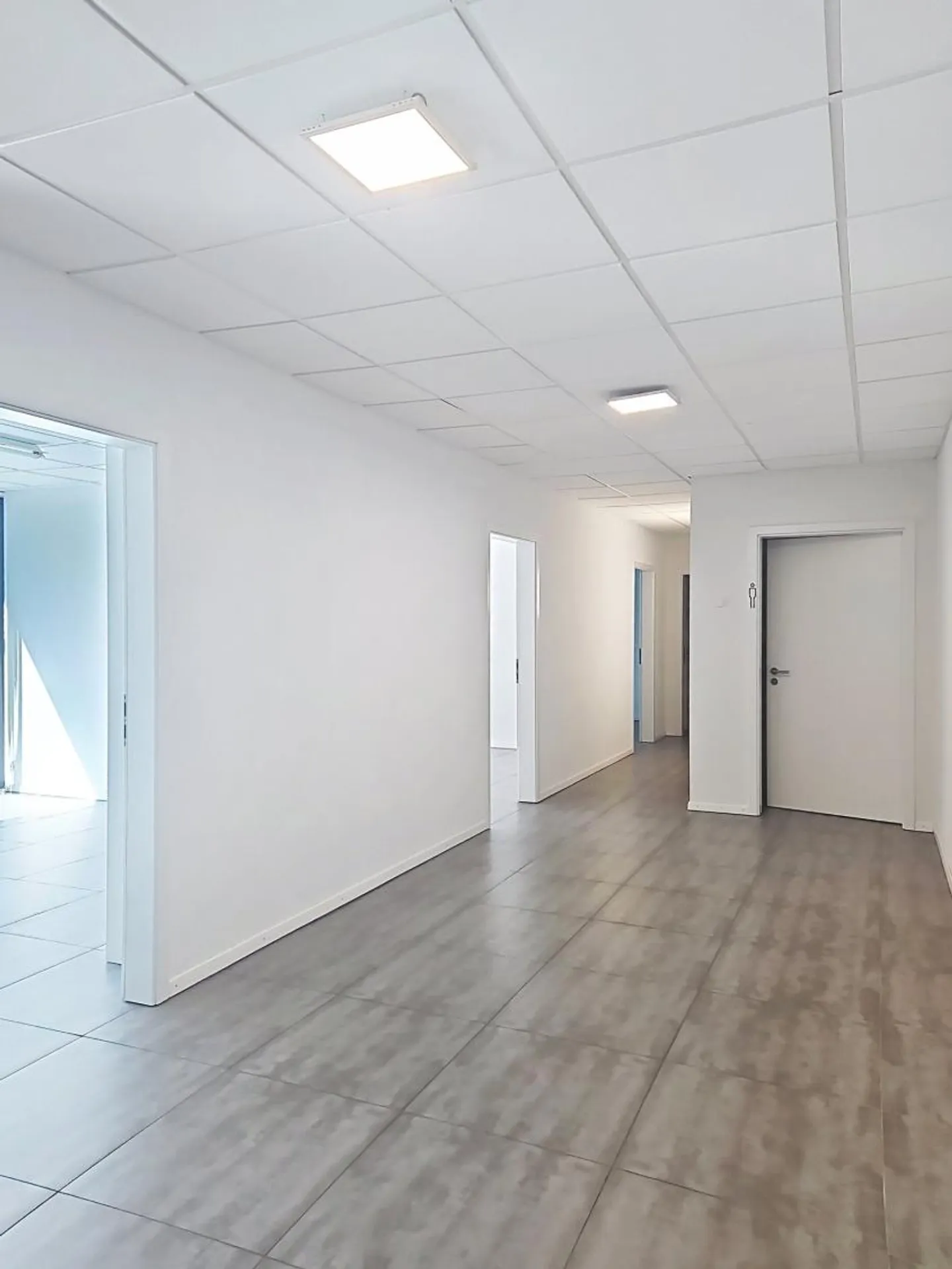 Geräumiger Büroraum zur Miete - Foto 7 von 9