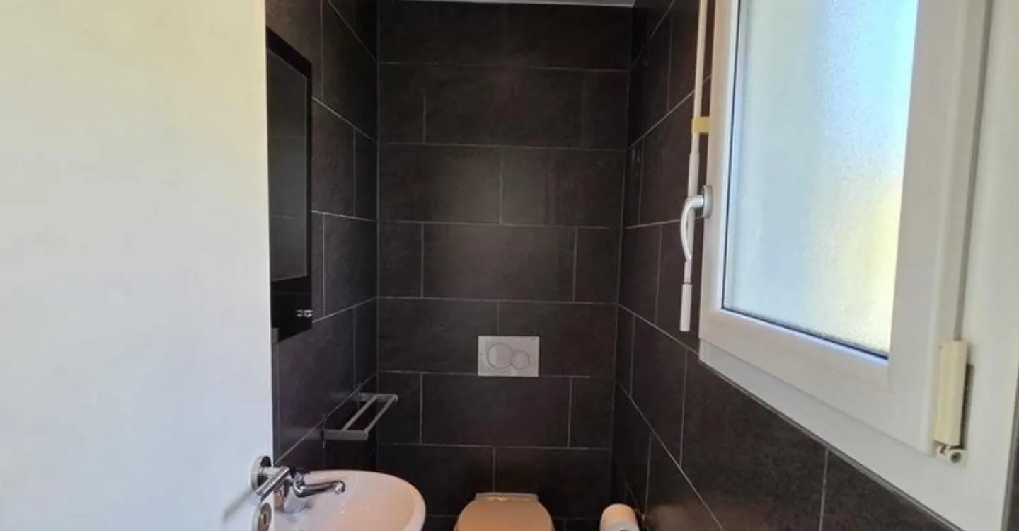 Villa a schiera di 5,5 stanze a Romont - Foto 9 di 12
