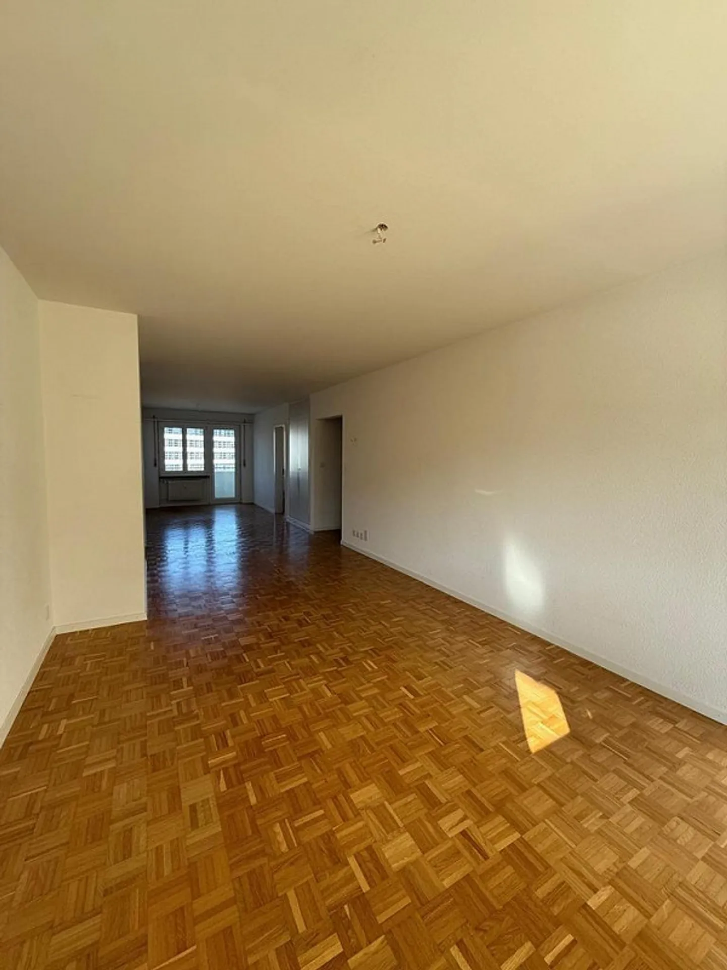 3.5-Zimmerwohnung mit zwei Balkonen neben dem Liebefeldpark - Foto 2 von 12