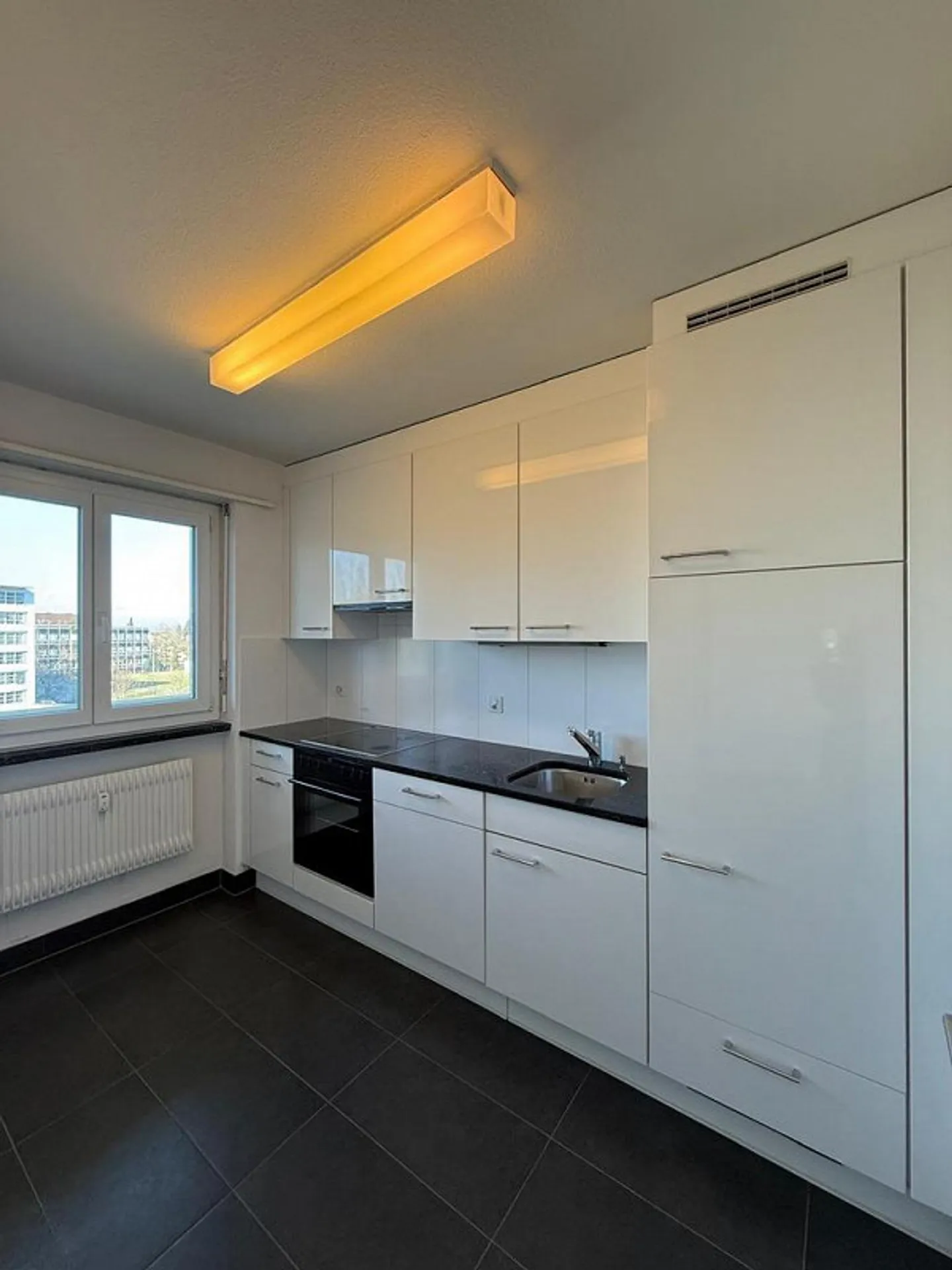 3.5-Zimmerwohnung mit zwei Balkonen neben dem Liebefeldpark - Foto 3 von 12