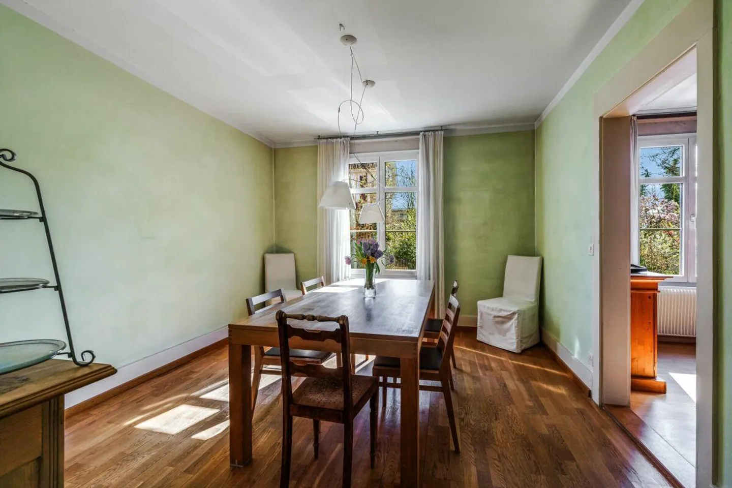 Charming Semi-Detached Family House with Large Garden - Photo 4 of 13