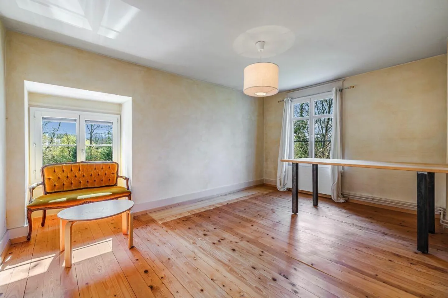 Charming Semi-Detached Family House with Large Garden - Photo 8 of 13