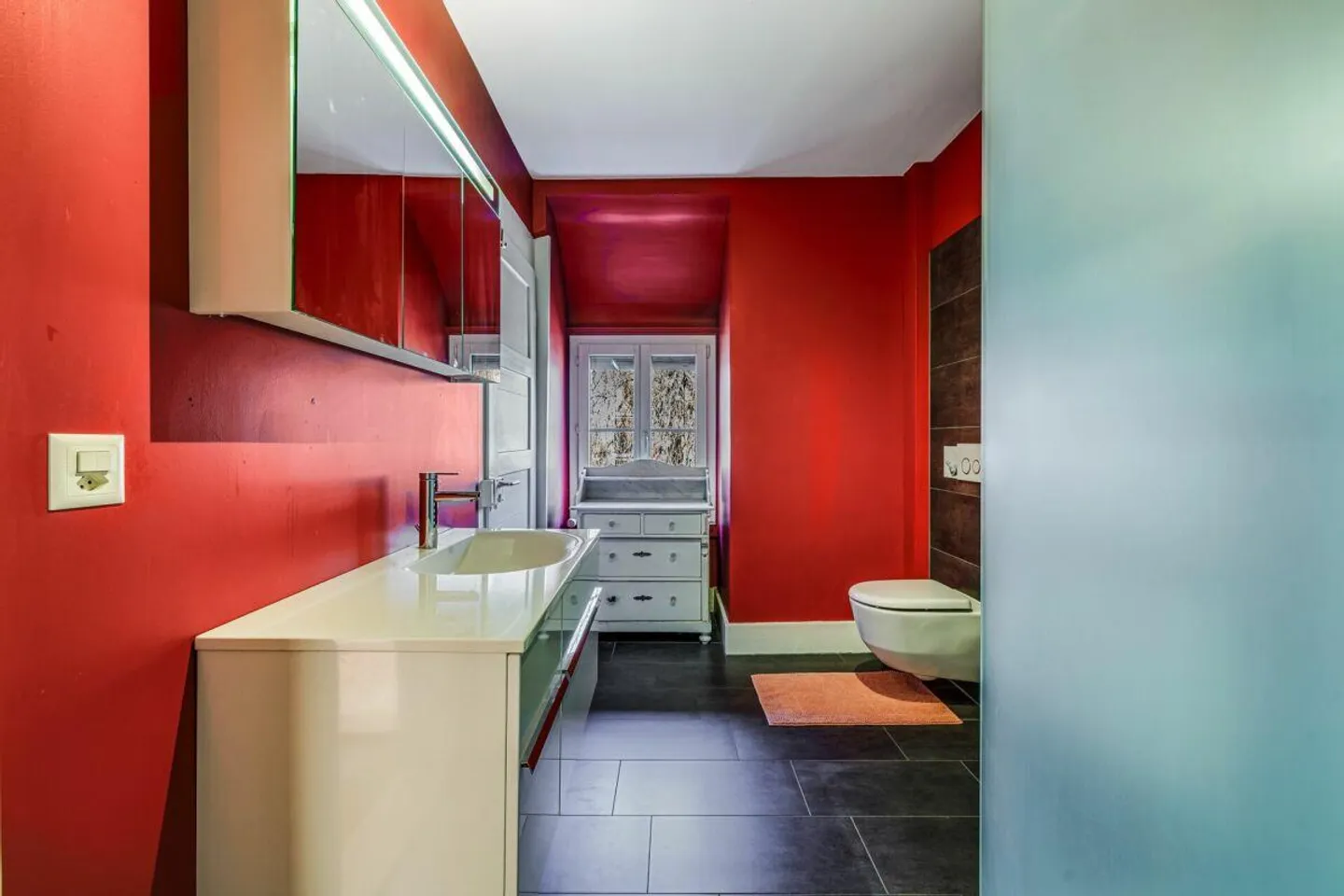 Charming Semi-Detached Family House with Large Garden - Photo 9 of 13