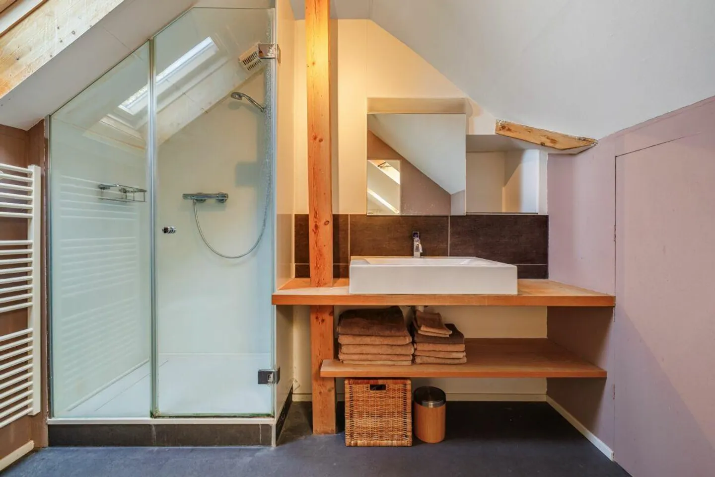 Charming Semi-Detached Family House with Large Garden - Photo 11 of 13