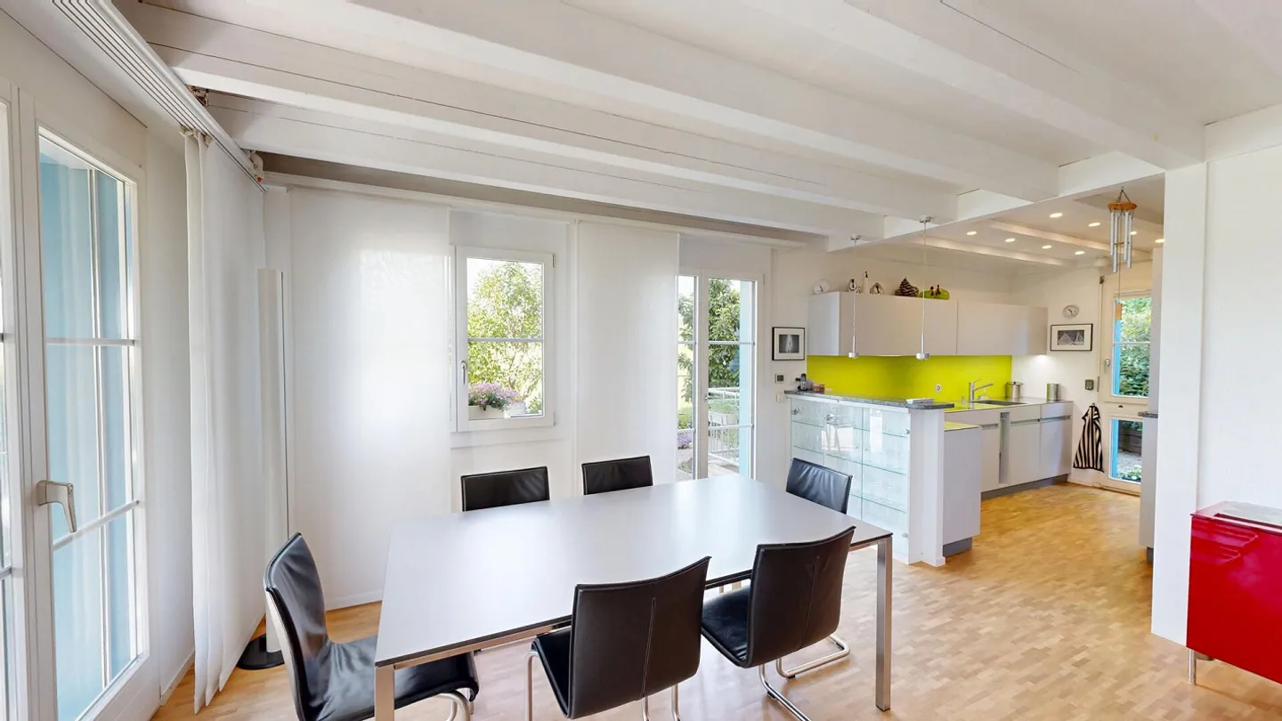 Maison jumelée bien entretenue avec beau jardin - Photo 4 sur 15