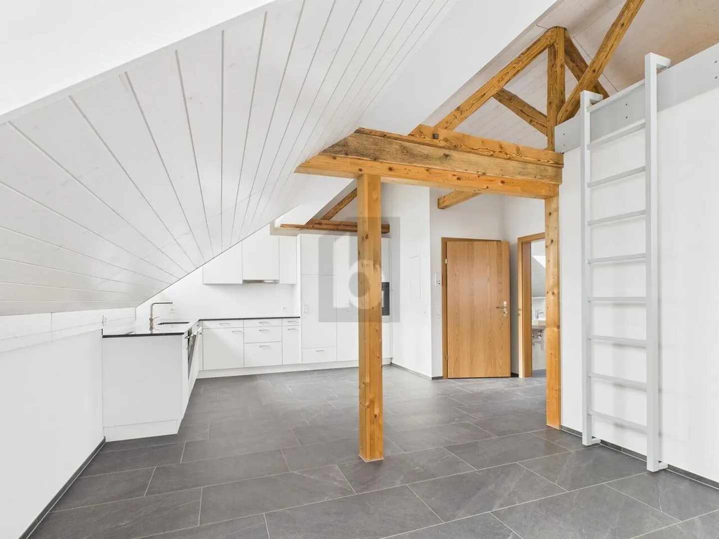 NEU, GROSSER GARTEN ZUR MITBENUTZUNG - Foto 1 von 5