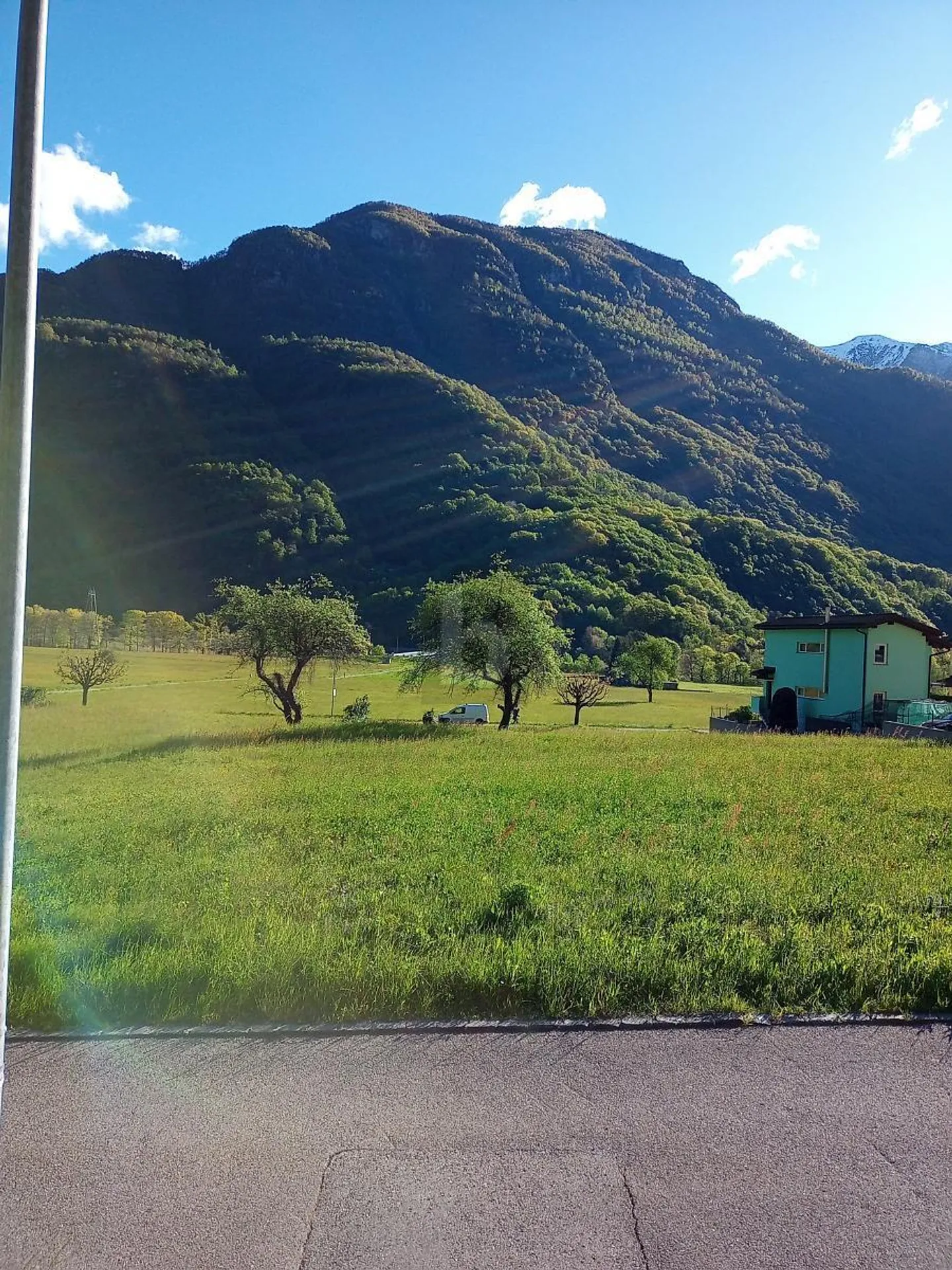 TERRAIN À LA FIN DU VILLAGE, AVEC BELLE VUE - Photo 2 sur 4