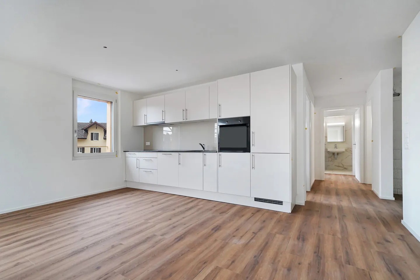 Move in, breathe, feel good - new apartment with sunny loggia - Photo 7 of 13